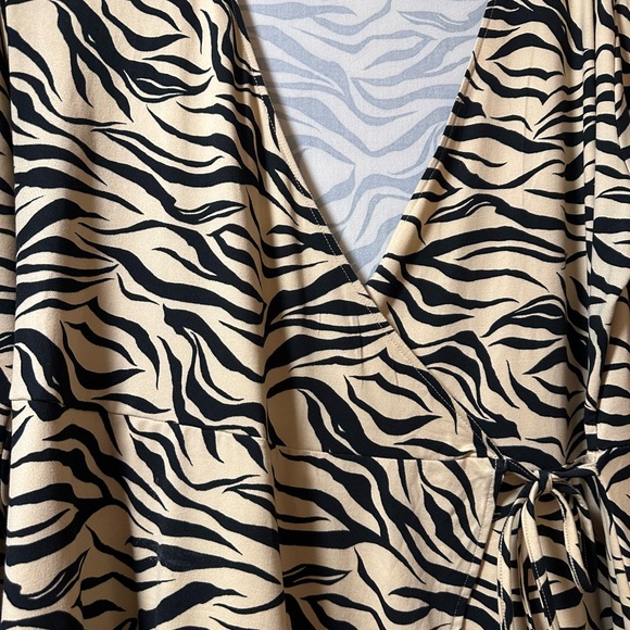 Long sleeve dress ** tags attached** - Picture 8 of 8